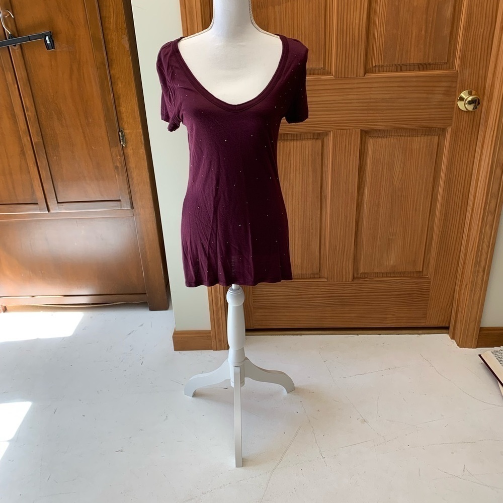 ROCK & Republic long T shirt  V neck studded accent L-26 in